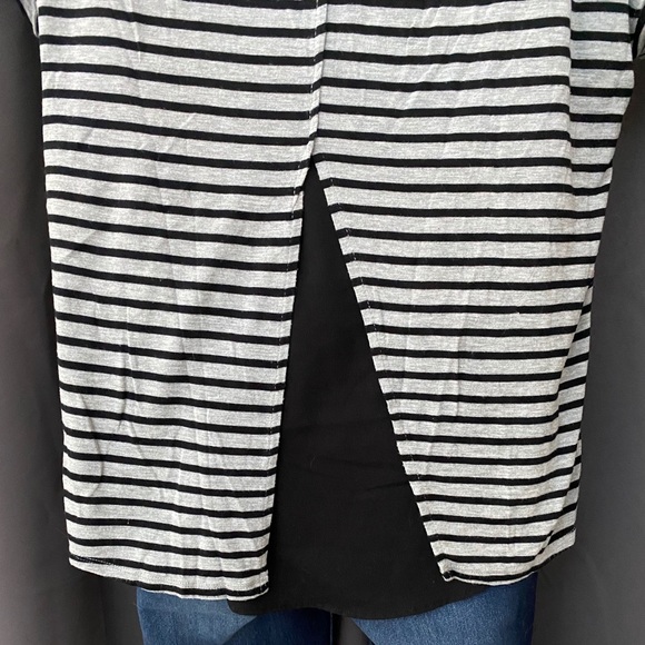 Woman’s top - Picture 3 of 4